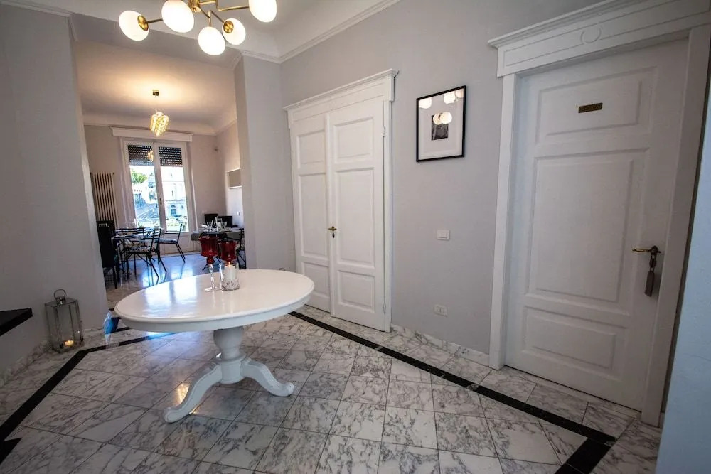 Compasso Suites Guest House
