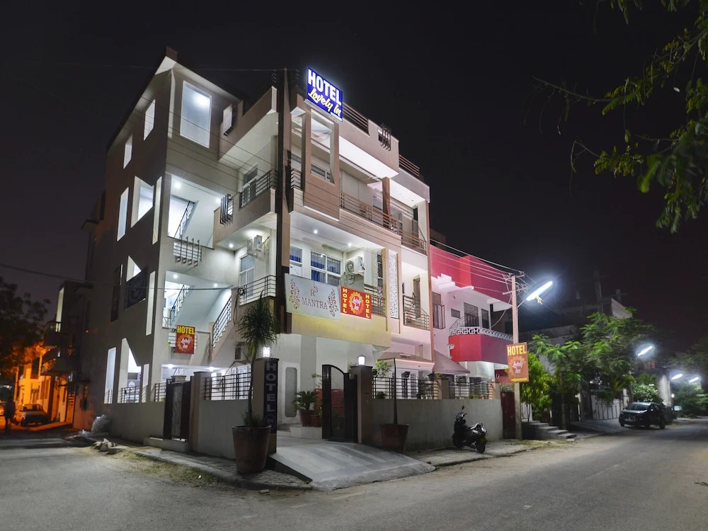 OYO 13083 Hotel Lovely Inn
