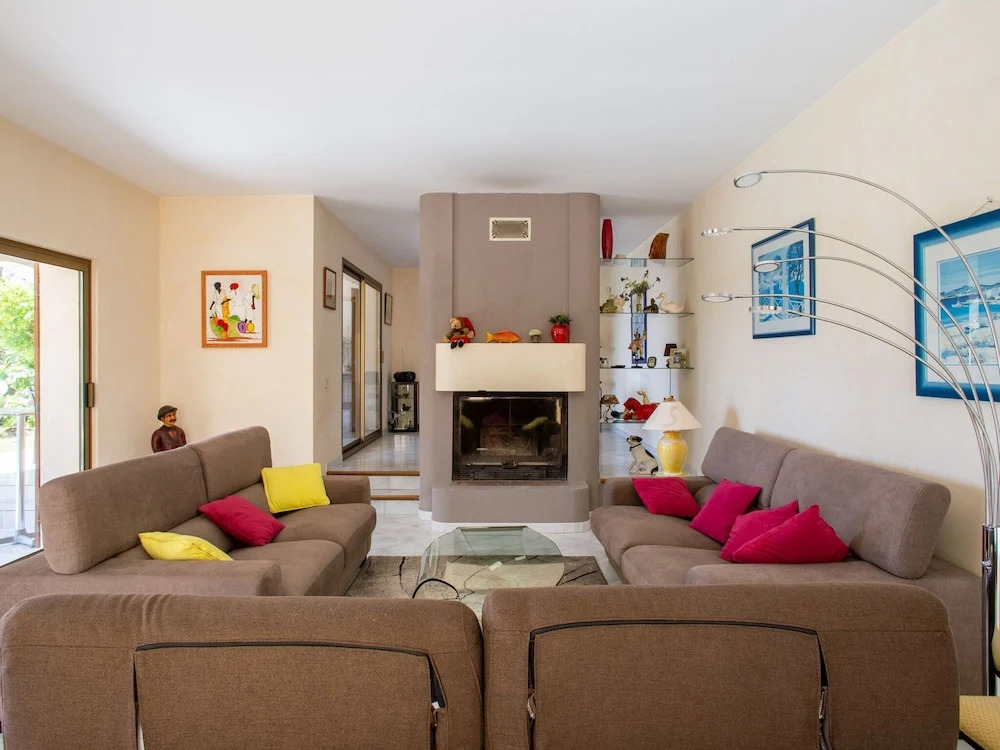 Premium Villa in Ollioules with Swimming Pool