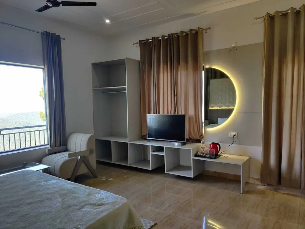 Jaitak Resort By Pine