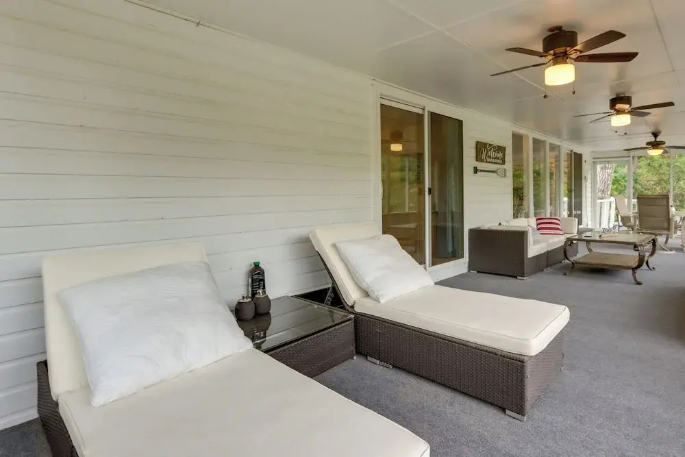 Dock + Screened Porch: Lake of the Ozarks Getaway!