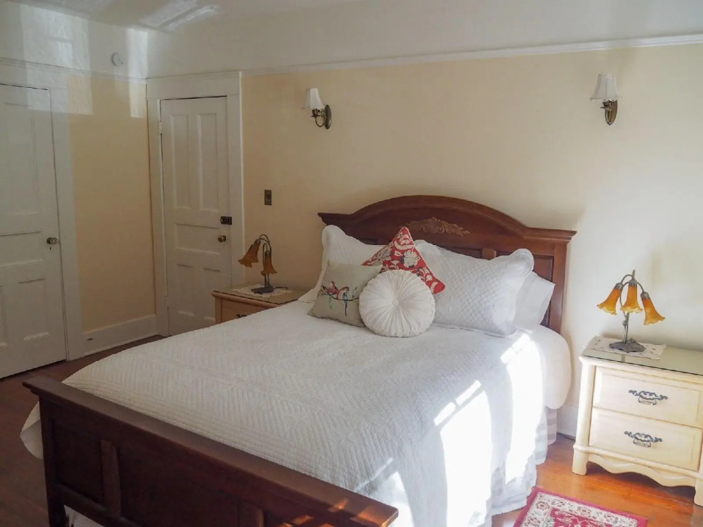 Lady Geneva Bed and Breakfast
