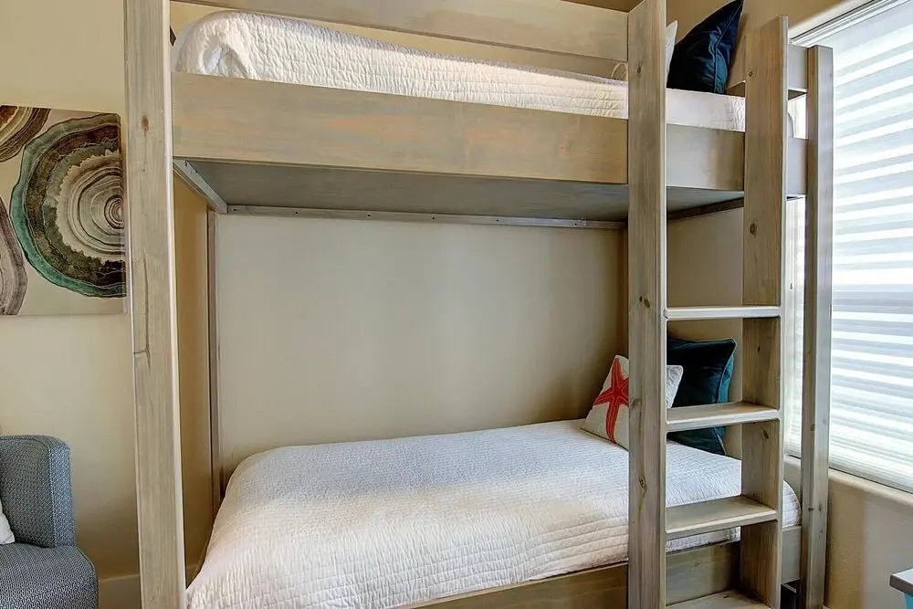 Saltwater Hippie 3 Bedroom Condo by Redawning