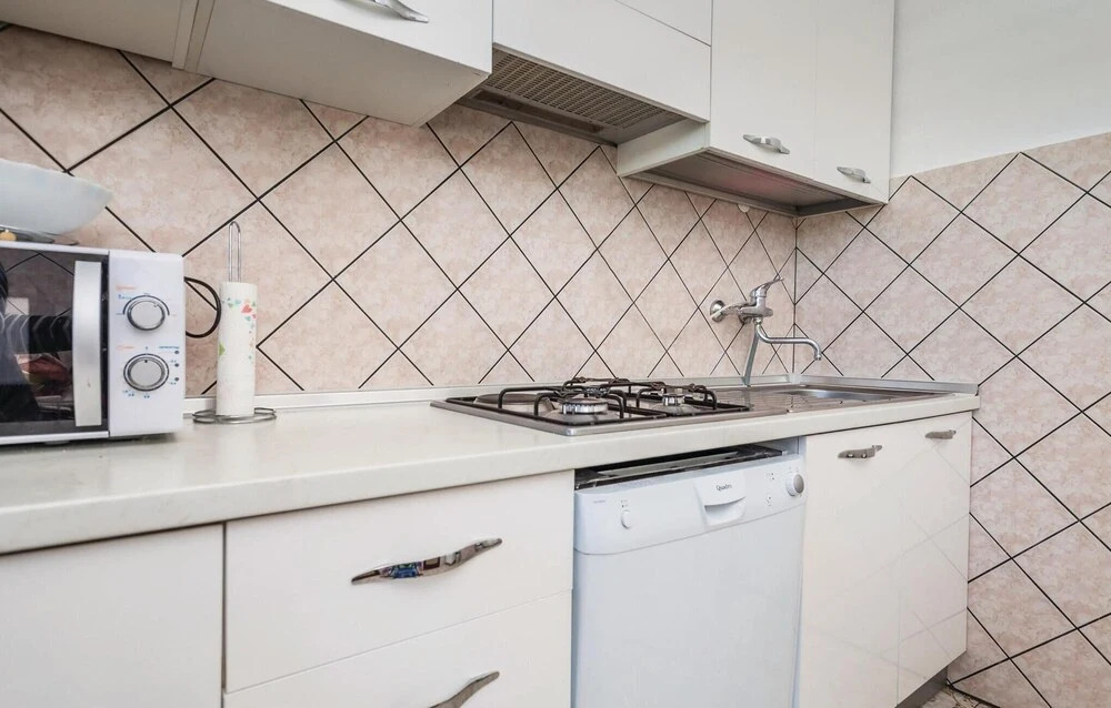 Nice Home in Stara Novalja With Wifi and 3 Bedrooms