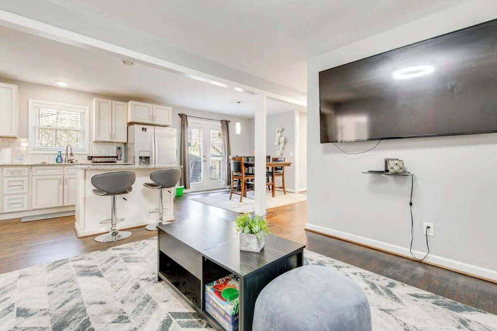 Private Deck, Yard! Family Stay Near Mercedes-benz