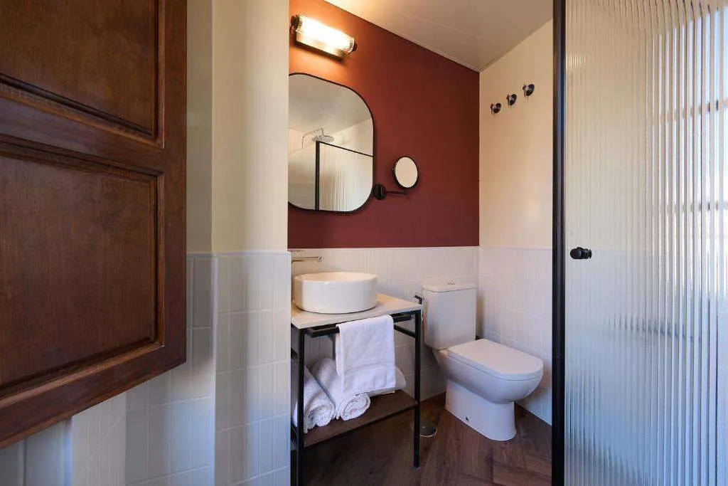 Honest Granada Hotel