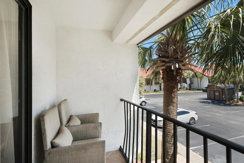 Edgewater Golf Villa 1409