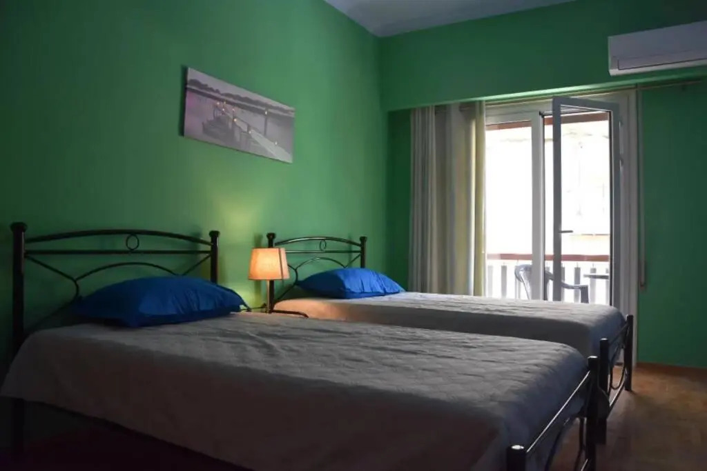 Colourful Apartment in AthensCity 1min from Subway