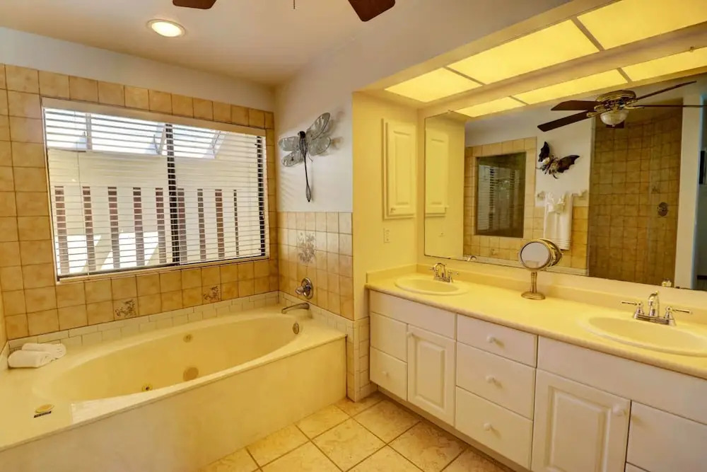 1530 SW 49th Ter