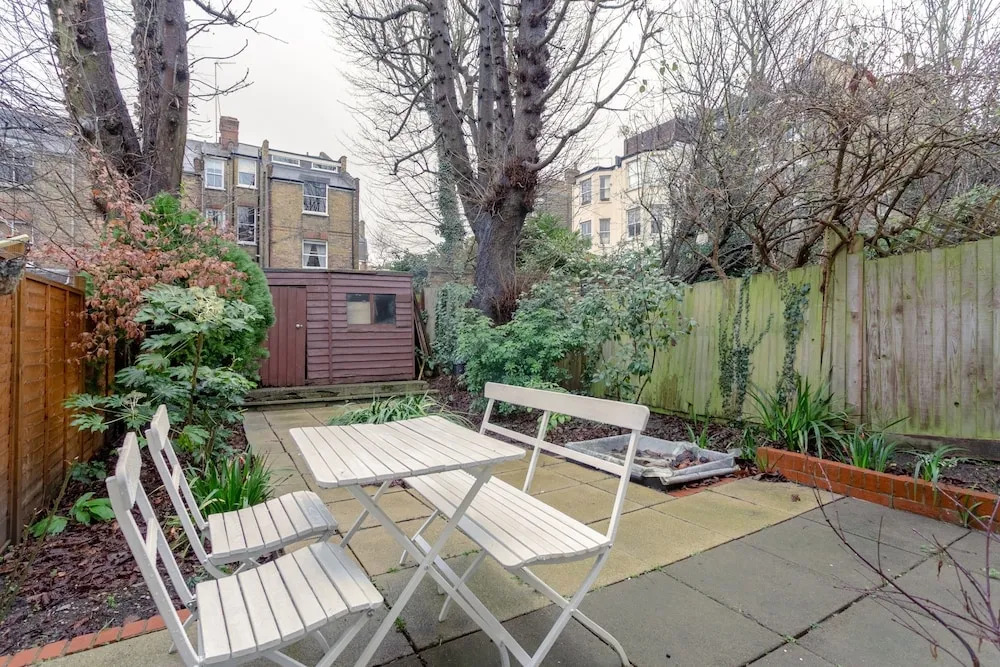 Bright Garden Flat in North London