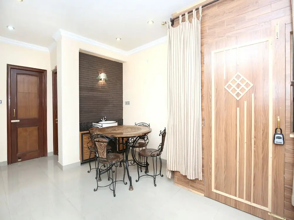 OYO 11905 Home Royal View Sec 6