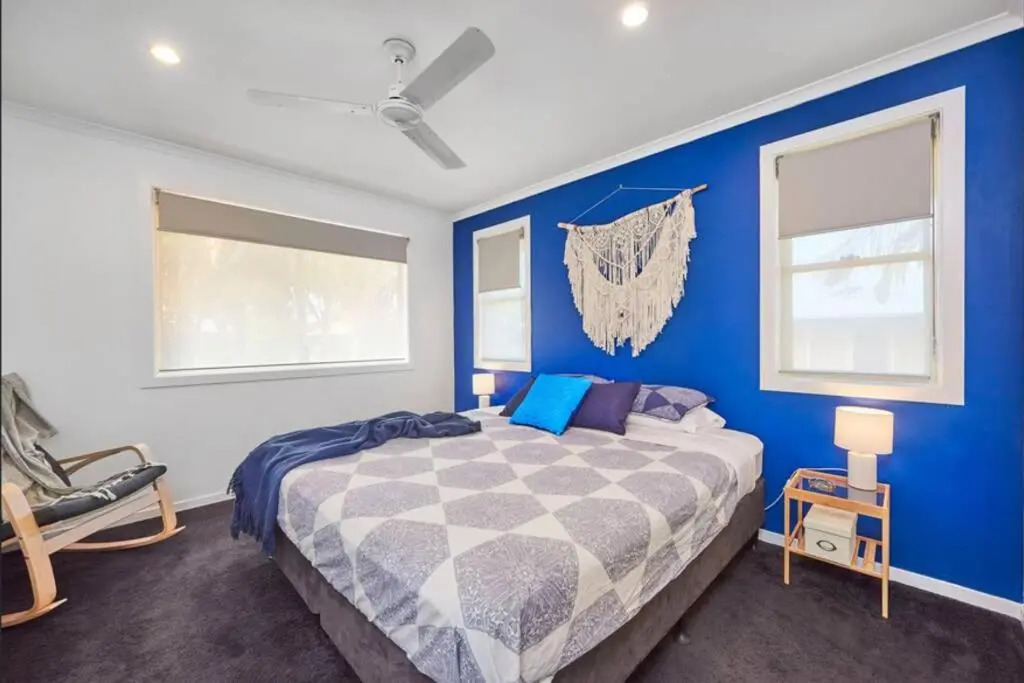 Whale House 8 - 6 Electra Close