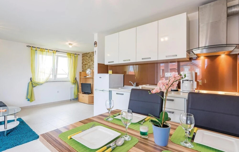 Beautiful Home in Valbandon With Wifi and 4 Bedrooms