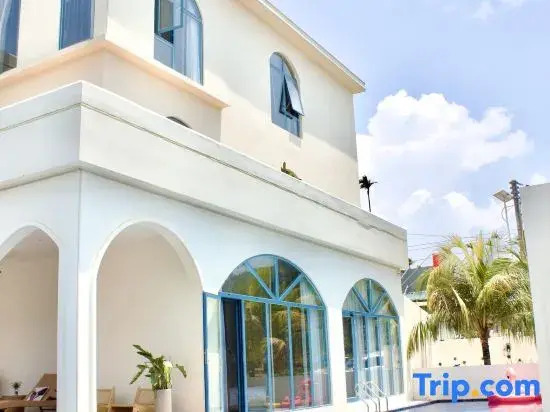 Qianxun Homestay (Riyue Bay)
