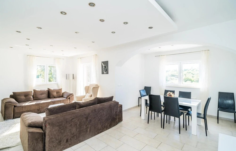 Stunning Apartment in Cilipi With 3 Bedrooms, Wifi and Outdoor Swimming Pool