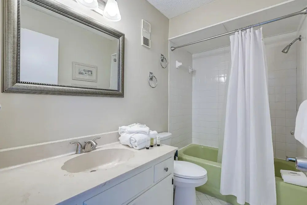 Regency Towers PCB Condo: Beach Access & 2 Pools