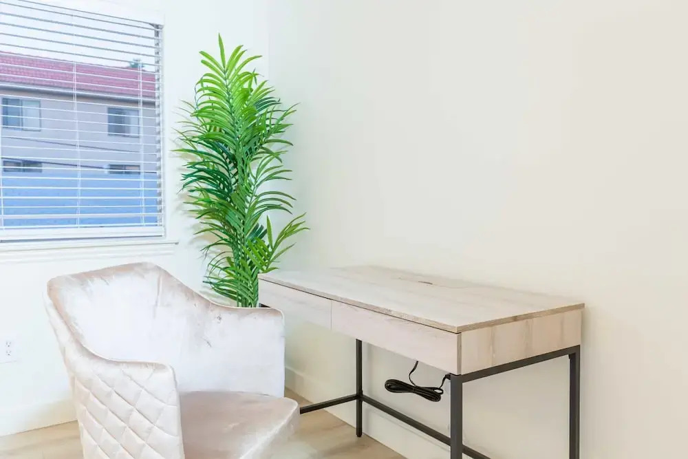 Elegant Pasadena Retreat Prime Comfort Awaits