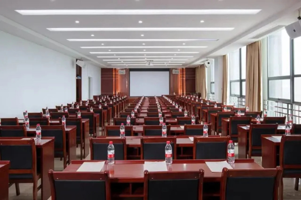 Vienna Hotel (Huizhou Boluo High Speed Rail Central Bus Station Hotel)