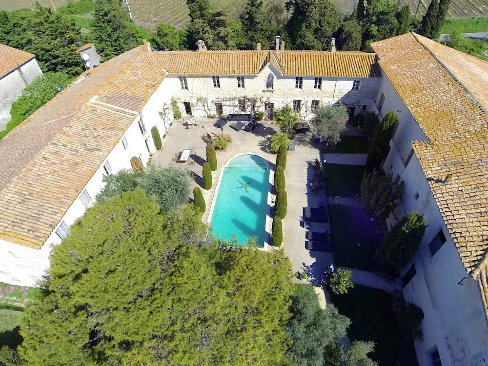 House With 2 Bedrooms in Saint-gilles, With Pool Access, Enclosed Gard