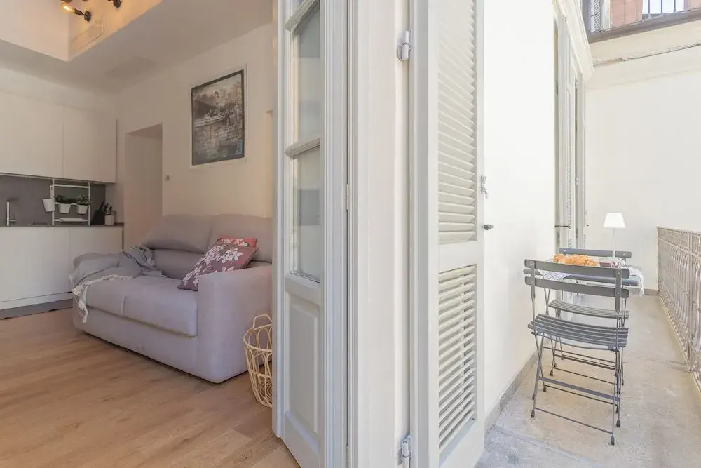 Independence Apartment With Balcony by Rent all Como