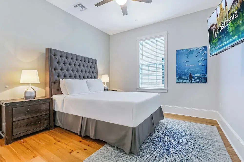Stunning 4 BR Condo + Pool - Near St. Charles
