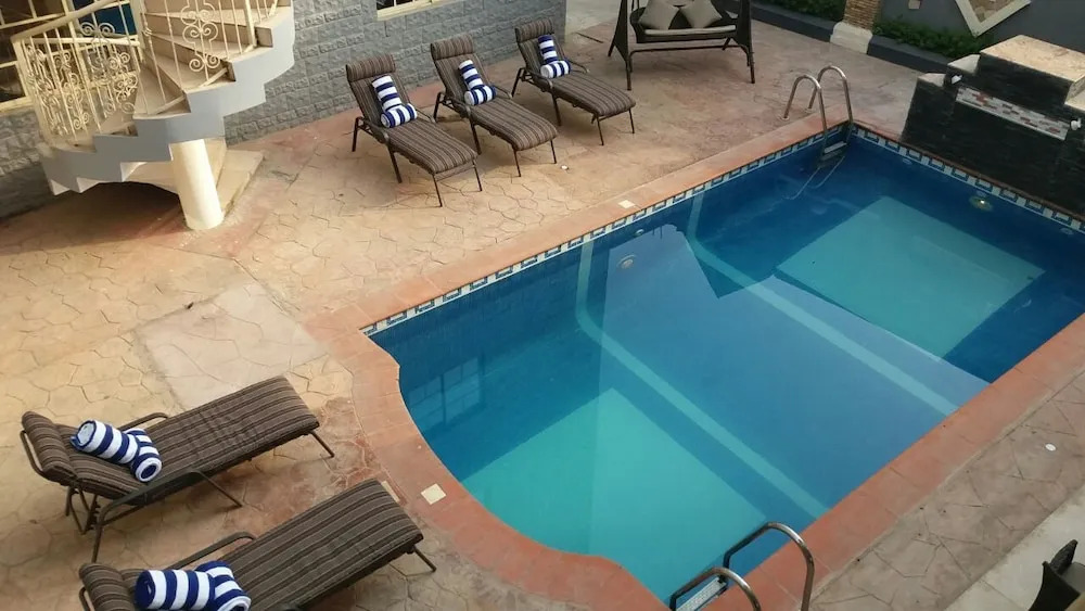 Valley Front Plus Hotel
