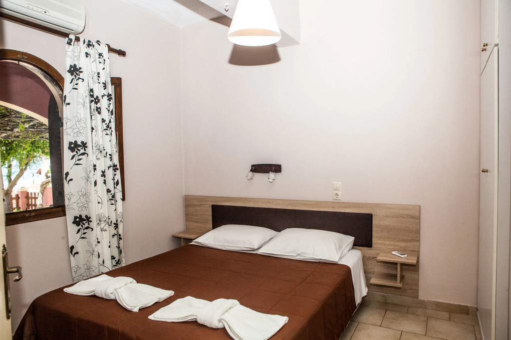 Eleana Apartments And Studios