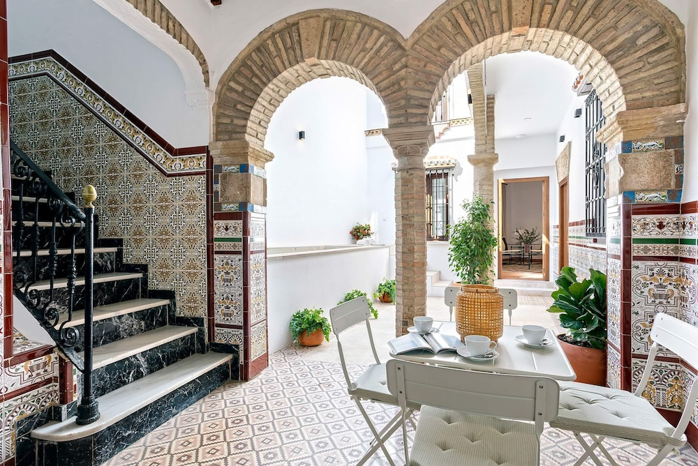 Exclusive 5 Rooms Traditional House in Cordoba. Casa San Pedro