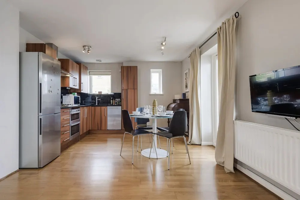 Panoramic Docklands Home