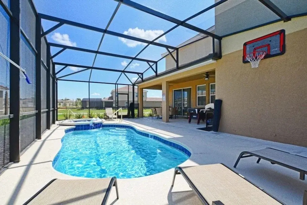 Brand New, Modern Decor, Pool& Spa- 7047sr 7 Bedroom Home by RedAwning