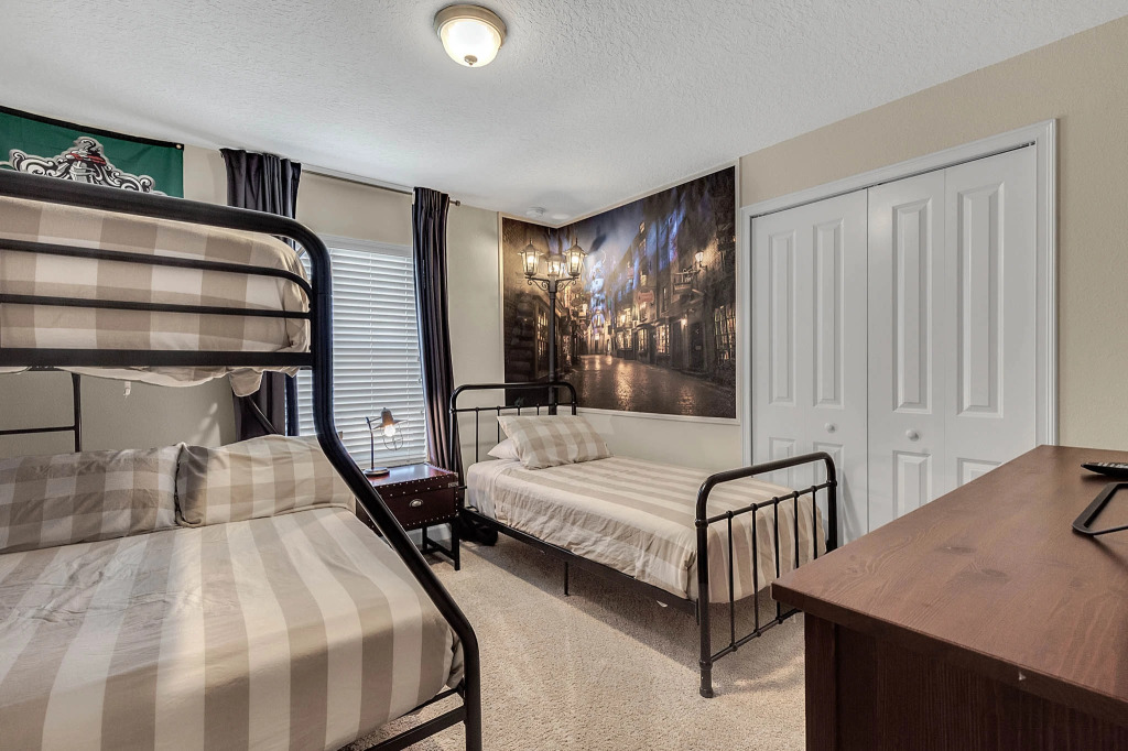 5 Bedrooms 4 Bathrooms Storey Lake 4890 Rc