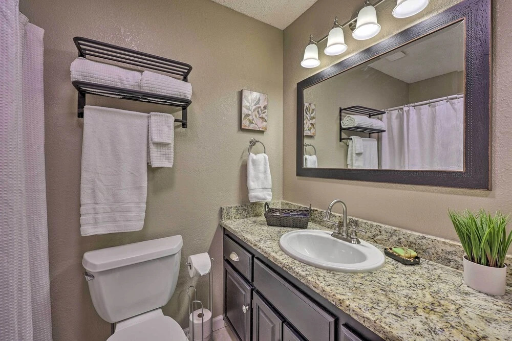 Bella Vista Home w/ Deck + Trails: On Golf Course!