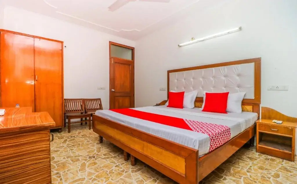 Preet Lodge Mohali by OYO Rooms