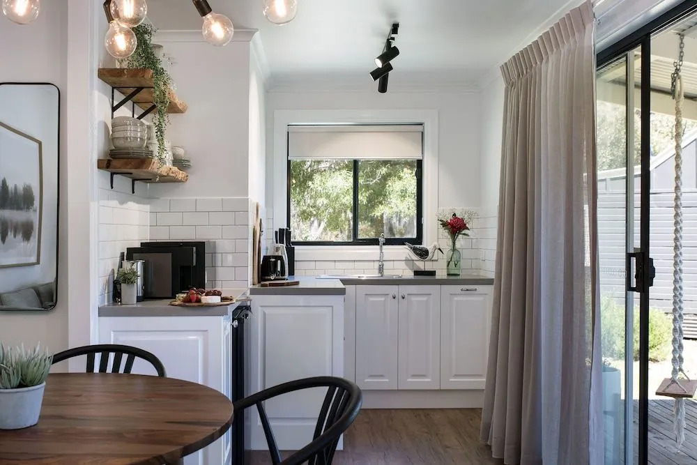 Bodhi Daylesford - family friendly group accommodation with pool