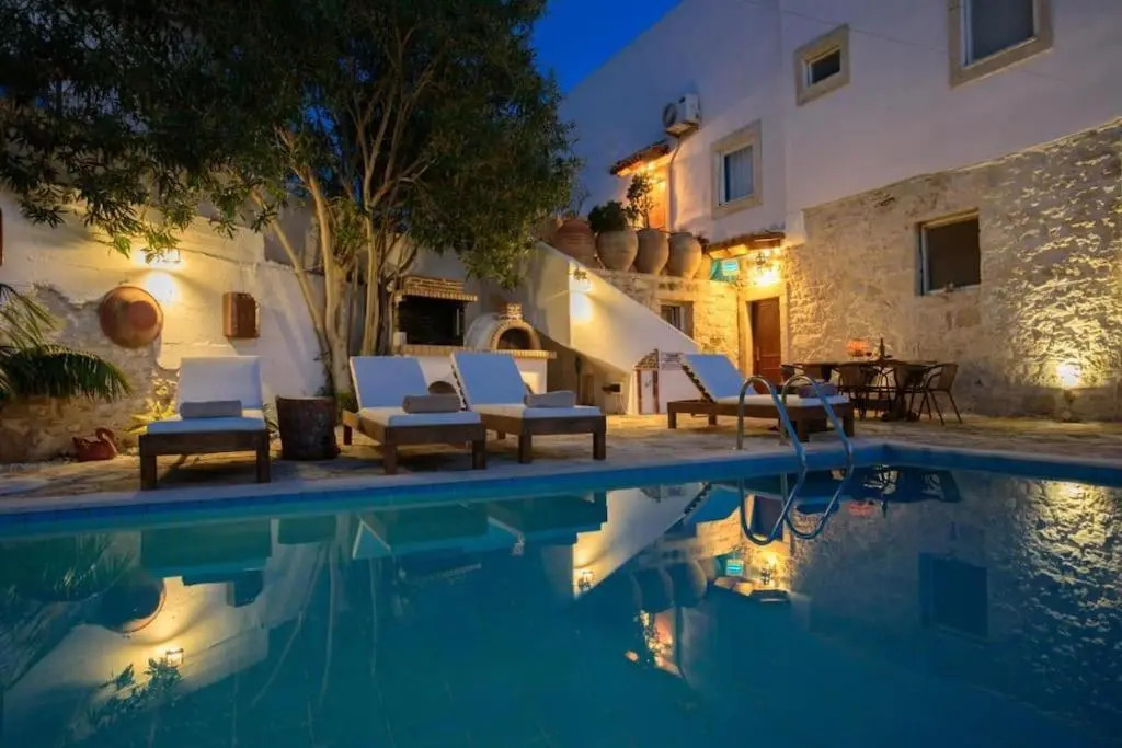 Traditional House 2 with Pool