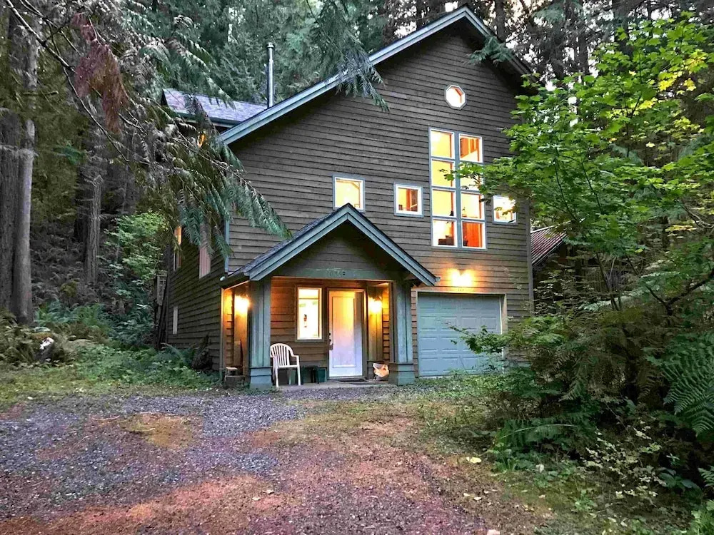 Snowline Cabin #51 - Executive Style Vacation Home That Sleeps 8!