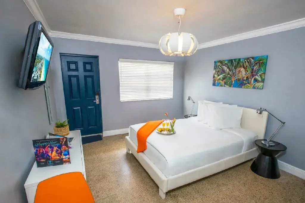 Stylish Private Beach Condo Hollywood