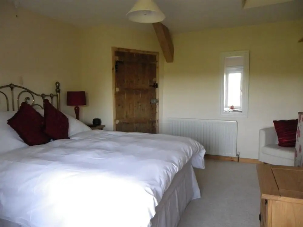 The Dainty Den, Headgate Farm