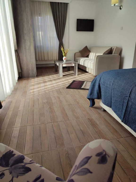 Adaya Karşı Otel