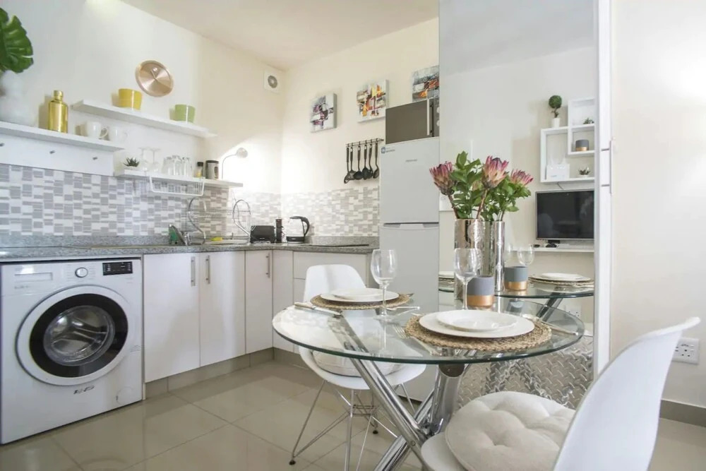 Double Bedroom Studio With Balcony in Cape Town City Centre