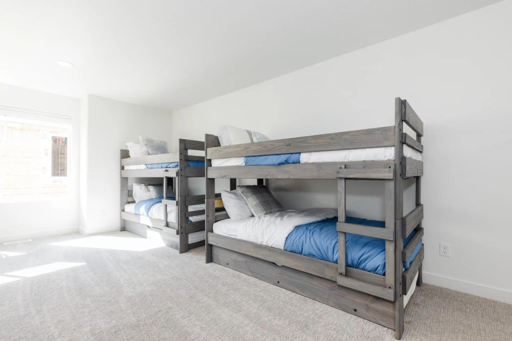 New Designer Townhome w Trailer Parking Games