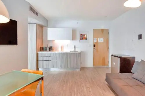 Boutique Hotel Suite 1215 West Avenue