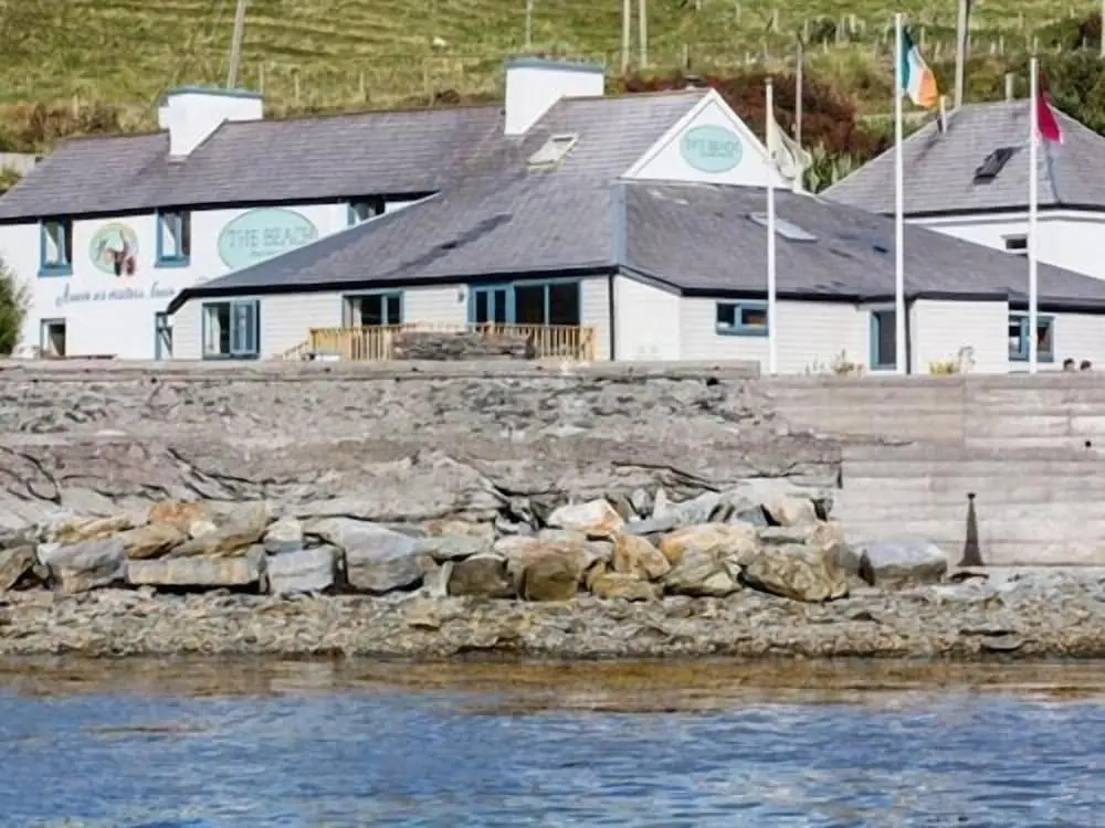 The Beach Days Bar & B&B