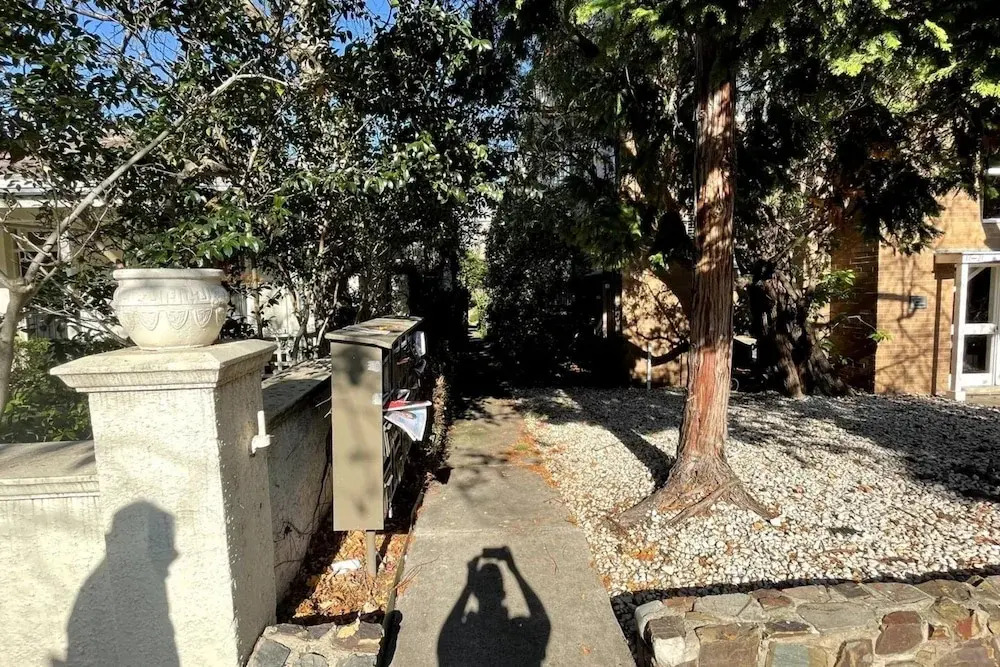 Homely 1 Bedroom Retreat in South Yarra With Balcony