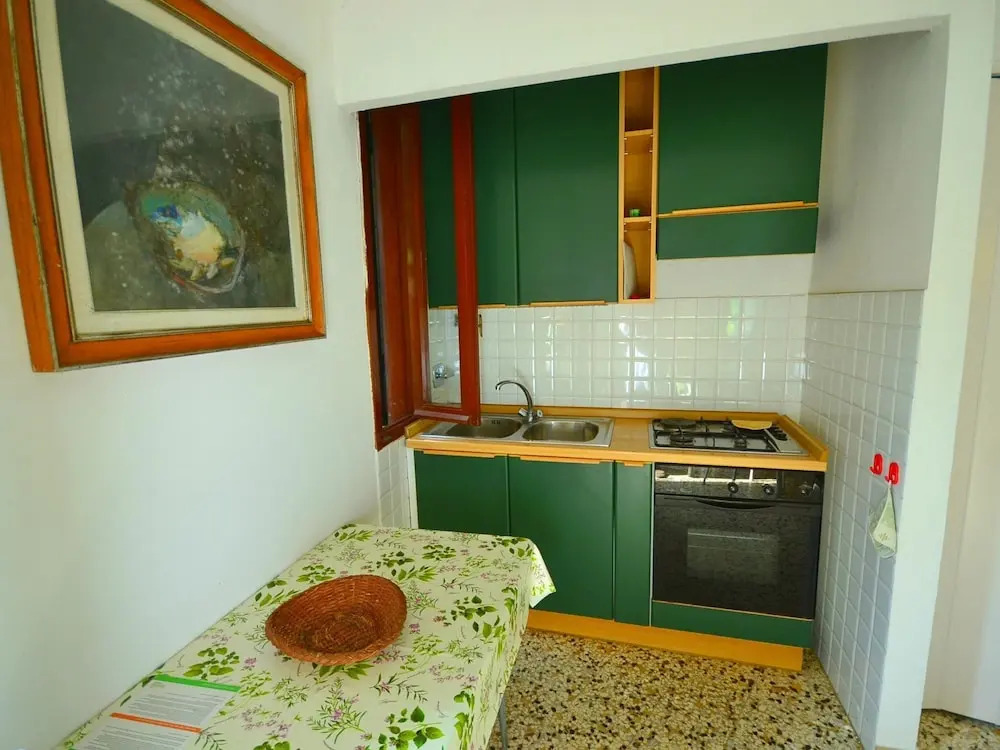 Beautifully Situated Detached Cottage With View on and Private Access to the sea