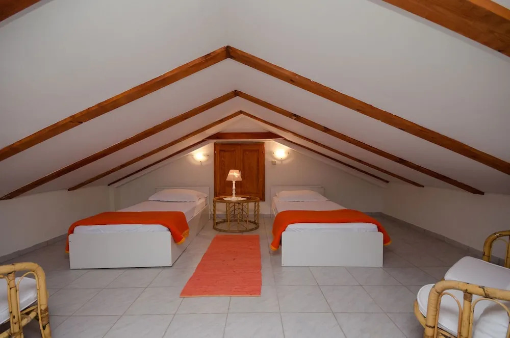 VILLA BARETIC
