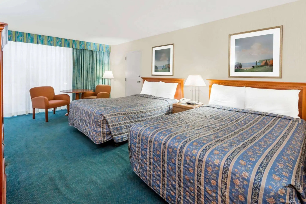 Travelodge Peoria Hotel And Conference Center