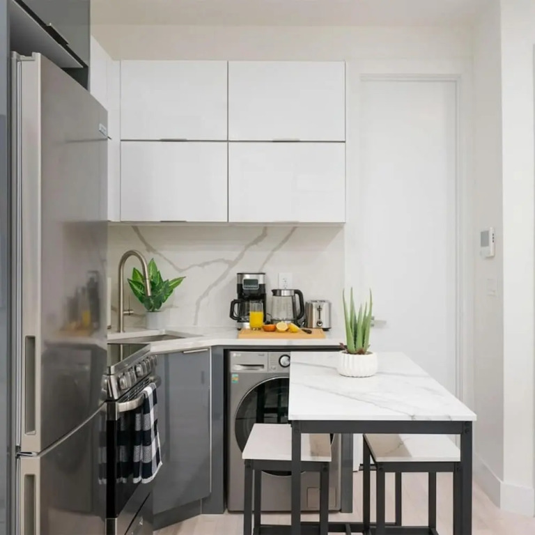 317-2a Sleek Modern 1Br UES W D