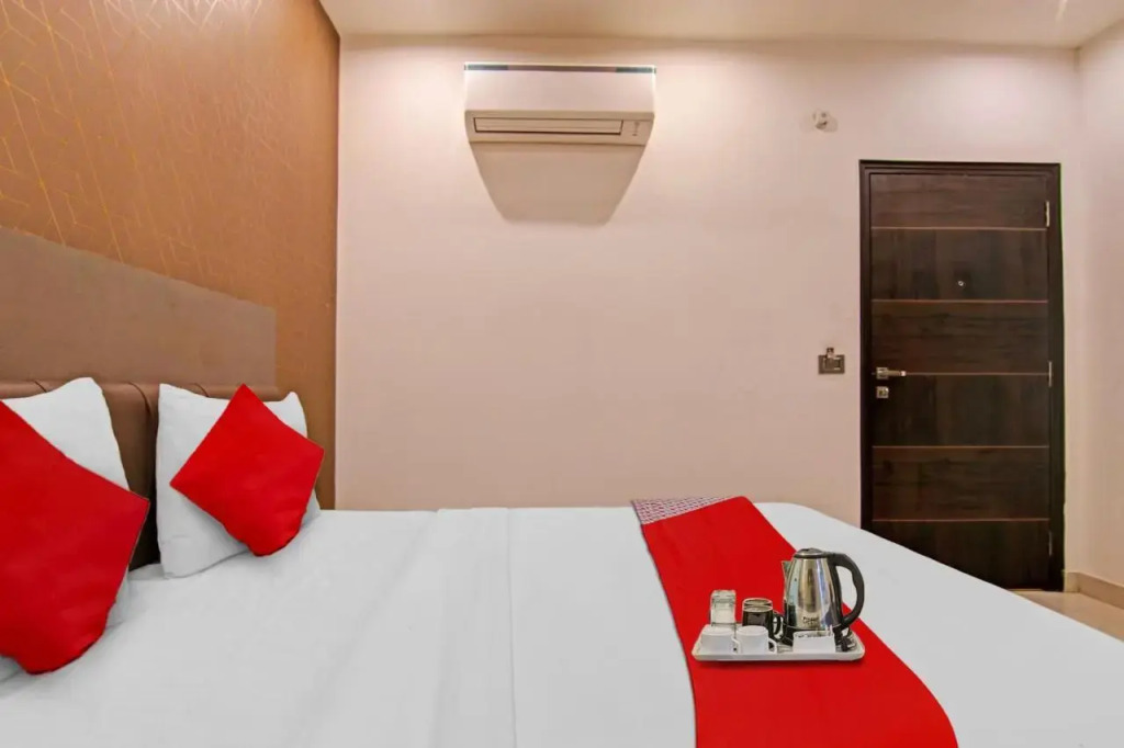 Collection O 70258 Hotel Wall Street