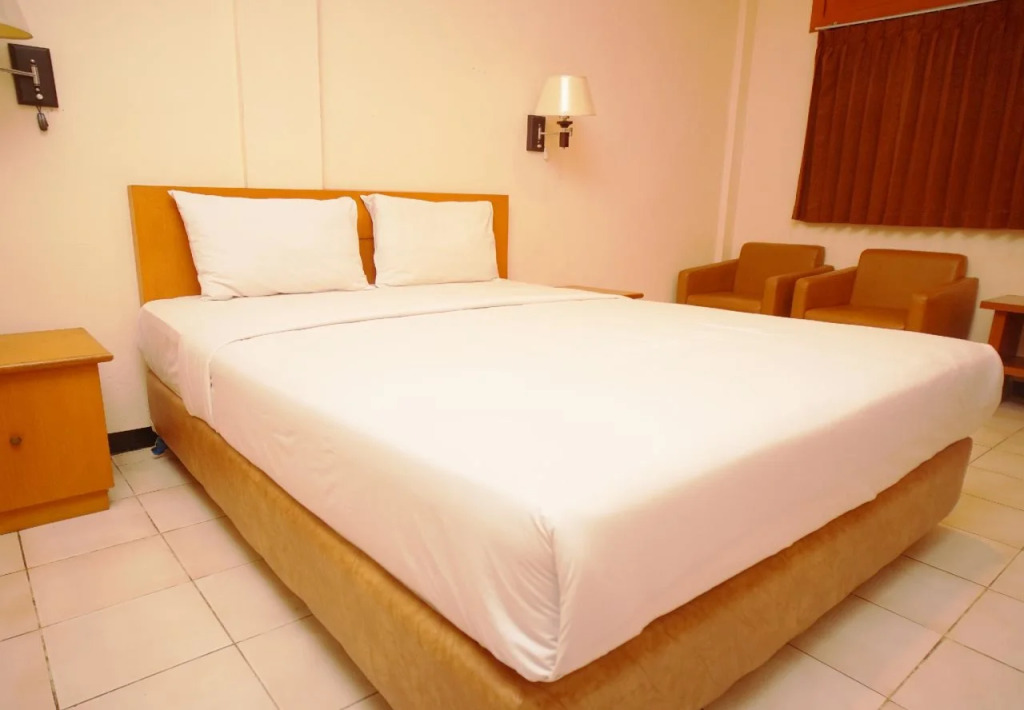 Nhu Phuc Hotel by OYO Rooms